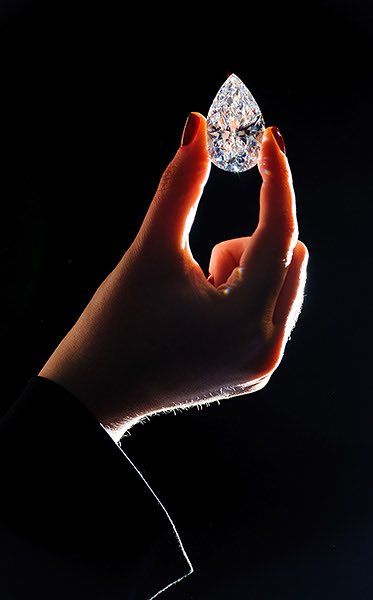 The Ultimate Guide to Buying Luxury Diamond Jewelry Online—International Edition