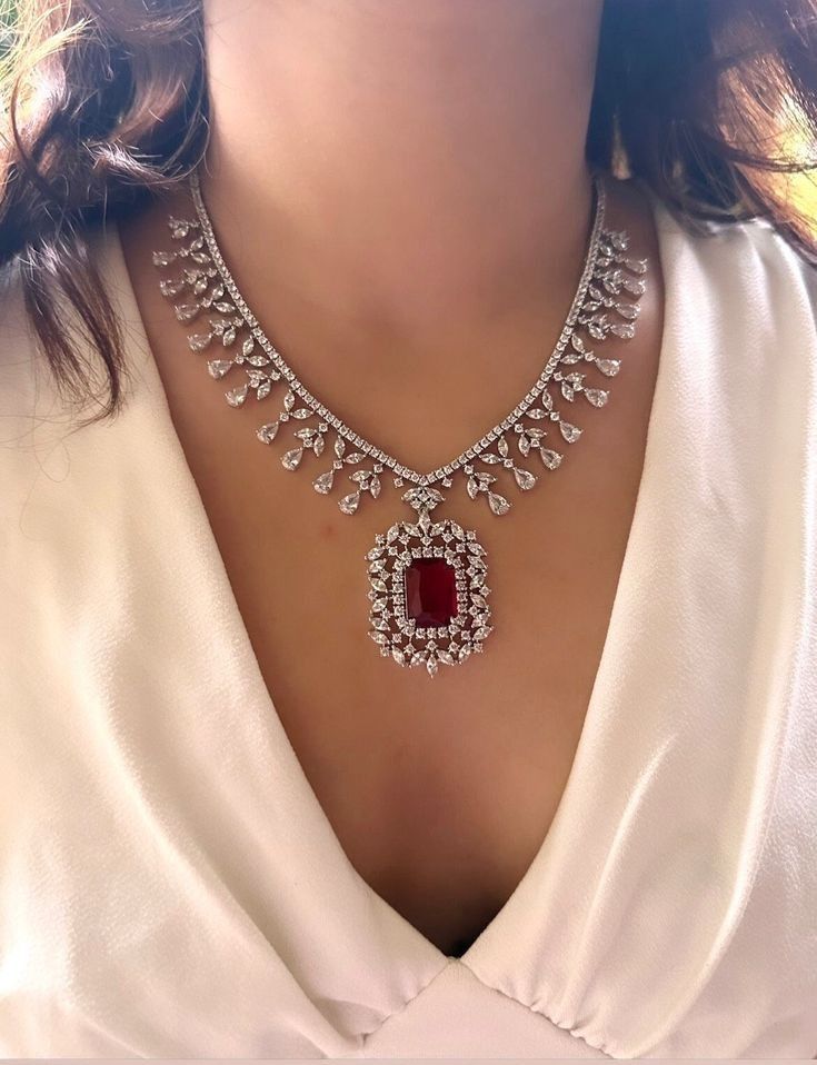 The Art of Adornment: Custom vs. Ready-to-Wear Diamond Neckpieces