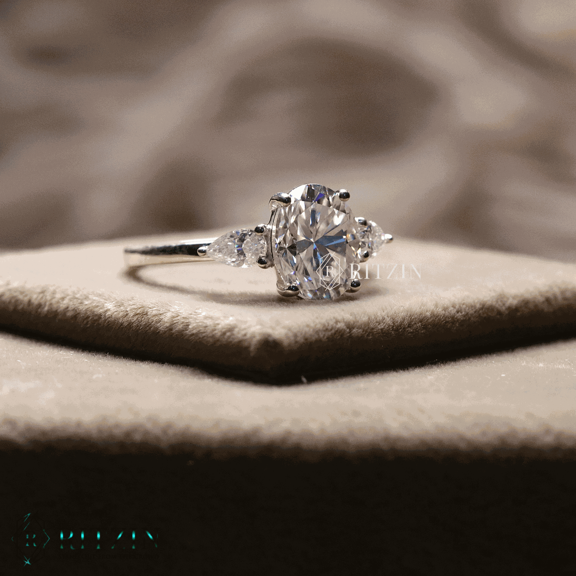 1 carat lab grown diamond ring
