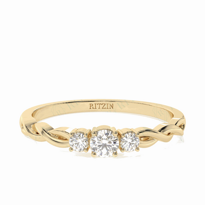 3 stone round engagement ring