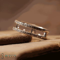 Alianza de boda de dos líneas con moissanita redonda de 1,55 TCW, única para mujer, con diamantes de media eternidad, joyería exclusiva, regalo para ella 
