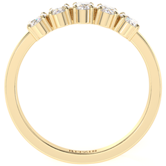 Anillo de bodas de oro amarillo de 14 k con 5 piedras y moissanita blanca de corte ovalado de 1,30 quilates.