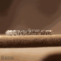 0,33 TCW runder Moissanit-Diamant-Ehering mit halber Ewigkeit für Frauen 