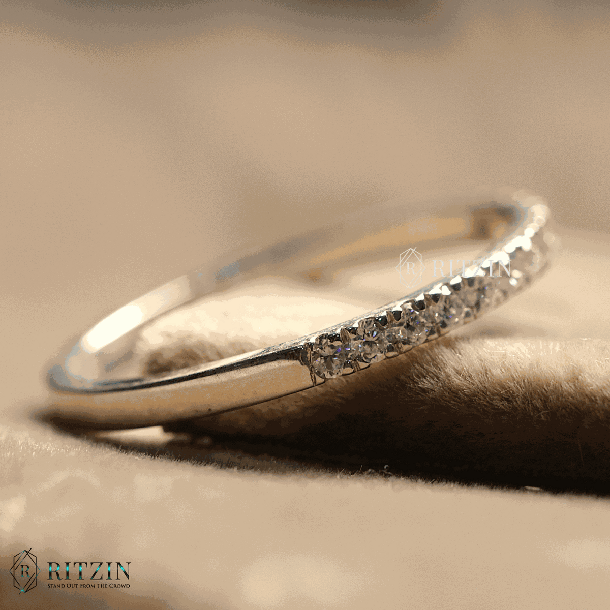 Einzigartiger 0,589 TCW Moissanit Diamant Halb Ewigkeit Ehering für Frauen Personalisierbares Geschenk für Sie 