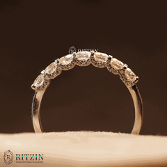 Exklusiver 0,72 TCW Moissanit-Verlobungsring für Damen, brillanter 7-Stein-Stil mit verstecktem Halo, einzigartiger Schmuck, Geschenk für Sie 