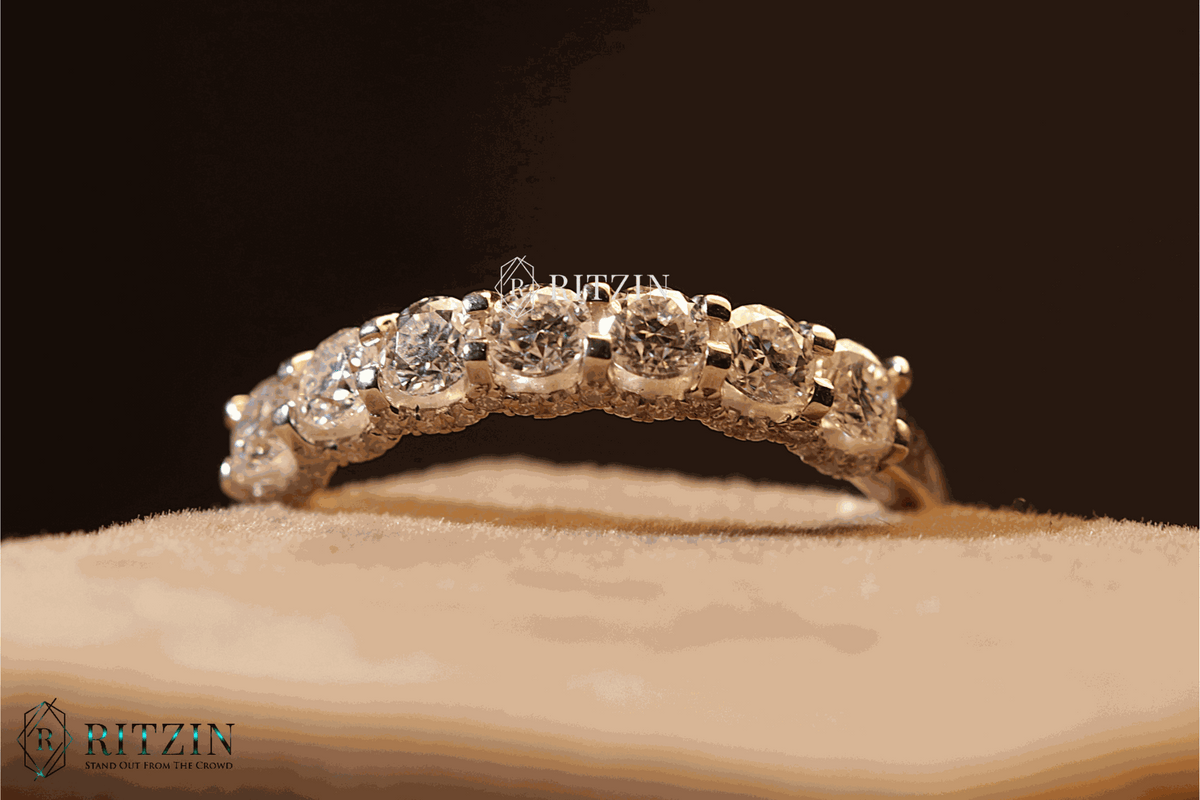 Exklusiver 0,72 TCW Moissanit-Verlobungsring für Damen, brillanter 7-Stein-Stil mit verstecktem Halo, einzigartiger Schmuck, Geschenk für Sie 