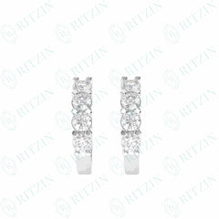 Pendientes de aro Huggie de corte brillante redondo de 0,90 quilates con diamantes cultivados en laboratorio de 10 quilates para mujer