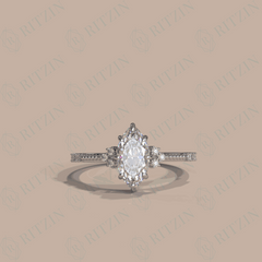 Anillo solitario de diamantes cultivados en laboratorio de 18 quilates con corte marquesa y detalles de 1,00 TCW para mujer